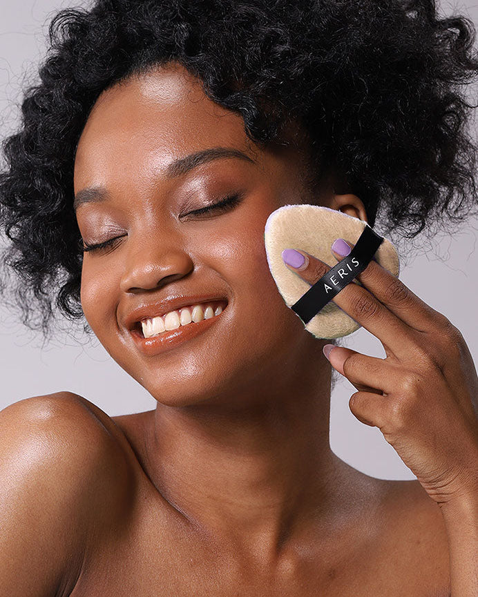 Mana yang Lebih Baik, Set Makeup dengan Powder Brush atau Powder Puff?